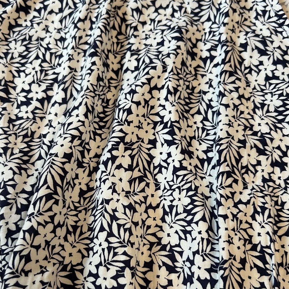 GAP Navy and White Floral Dress - Picture 4 of 7